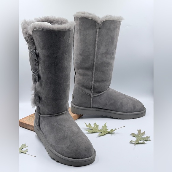 UGG Bailey Button Triplet II Boot - Picture 1 of 11
